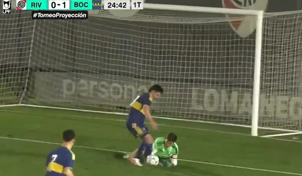 Un grosero error del arquero de River derivó en el 1 a 0 de Boca en Reserva