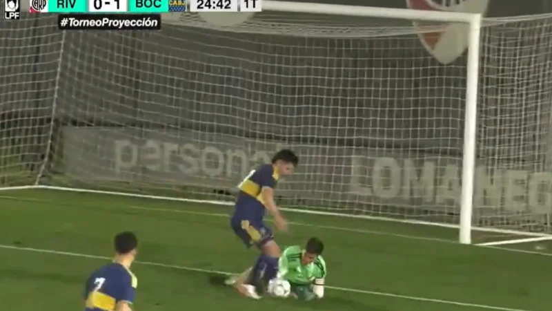 Un grosero error del arquero de River derivó en el 1 a 0 de Boca en Reserva
