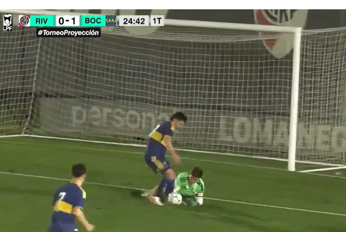 Un grosero error del arquero de River derivó en el 1 a 0 de Boca en Reserva