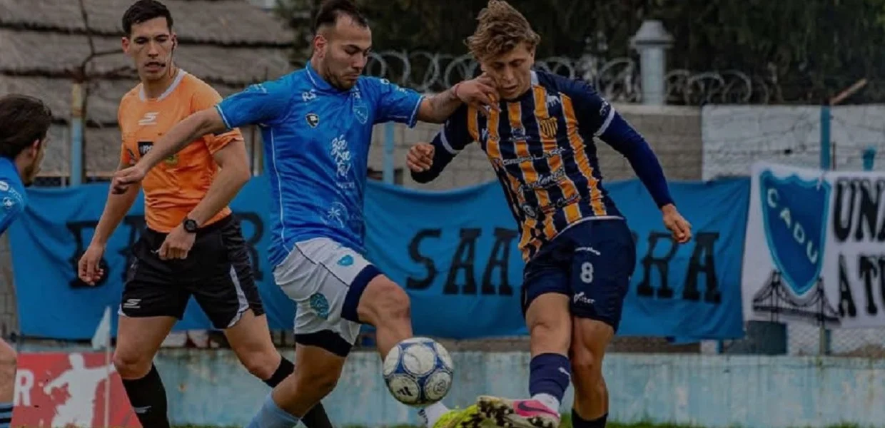 Defensores Unidos goleó a Dock Sud en el final y toma aire en la lucha por la permanencia de la Primera B