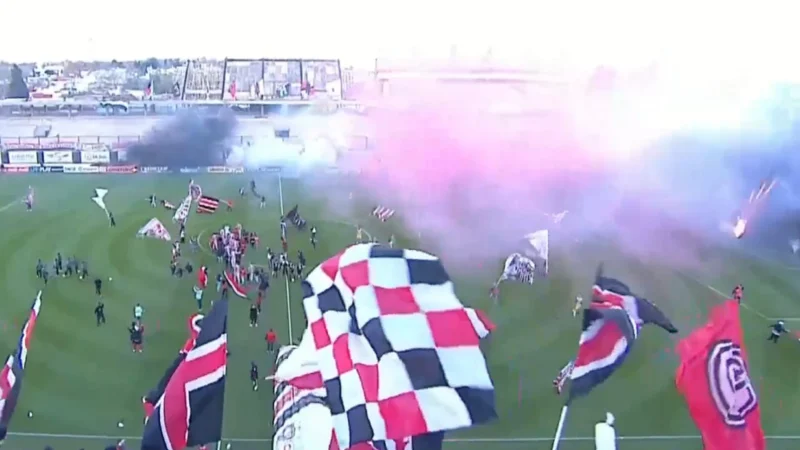 Formidable recibimiento de Chacarita ante Atlanta en el clásico