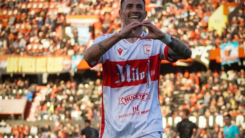Morón le ganó una final a Colón y quedó a dos de Ferro