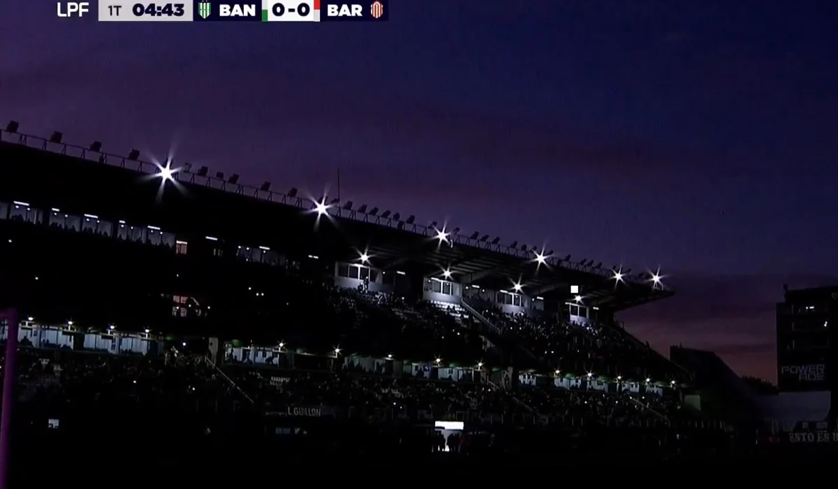 Banfield y Barracas Central se interrumpió por un corte de luz