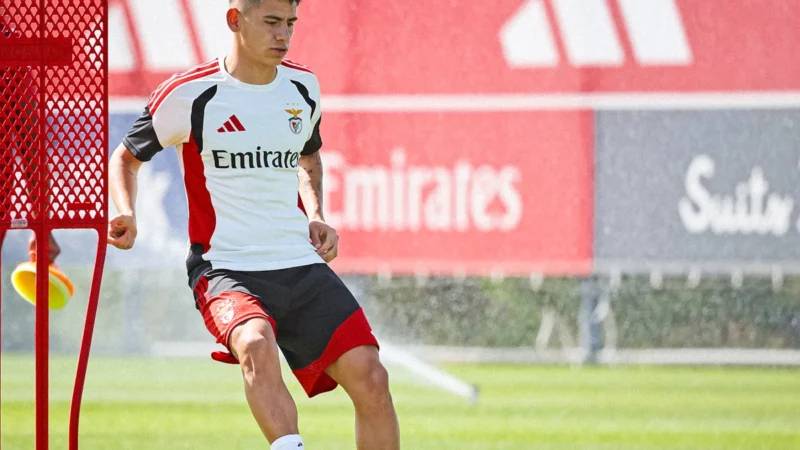 Claudio Echeverri se fue a Benfica pero tampoco juega ante Marítimo