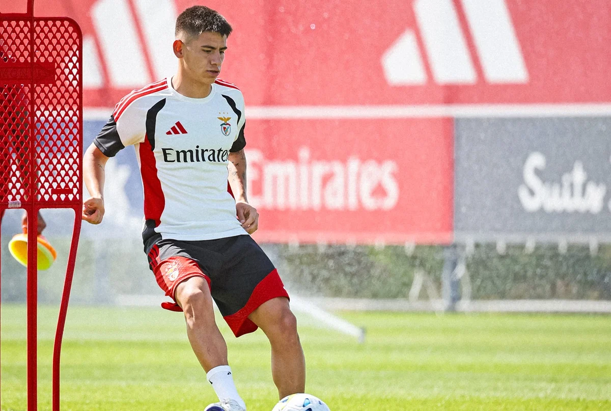 Claudio Echeverri se fue a Benfica pero tampoco juega ante Marítimo