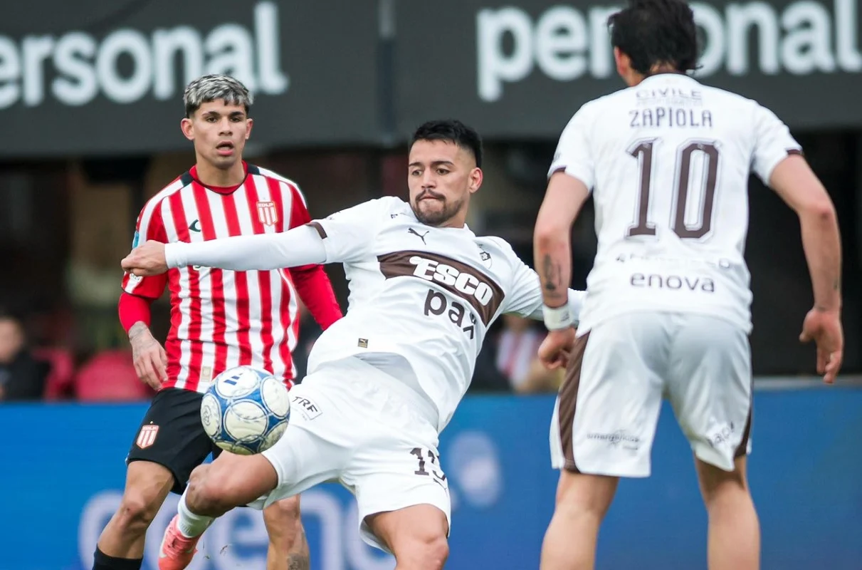 Estudiantes derrotó a Platense con un gol agónico de Carrillo