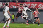 Estudiantes no lo aguantó y Corinthians se llevó un valioso empate de Uno