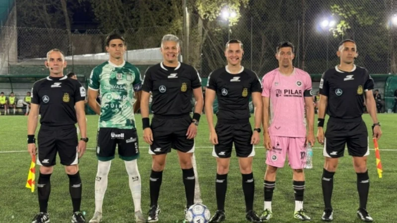 Excursionistas goleó 3-0 a Real Pilar para seguir en lo más alto de la tabla