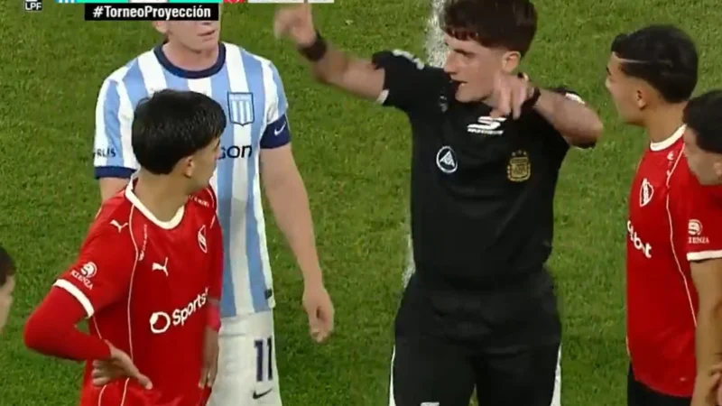 Gonzalo Bordón fue expulsado en el clásico de Reserva entre Racing e Independiente