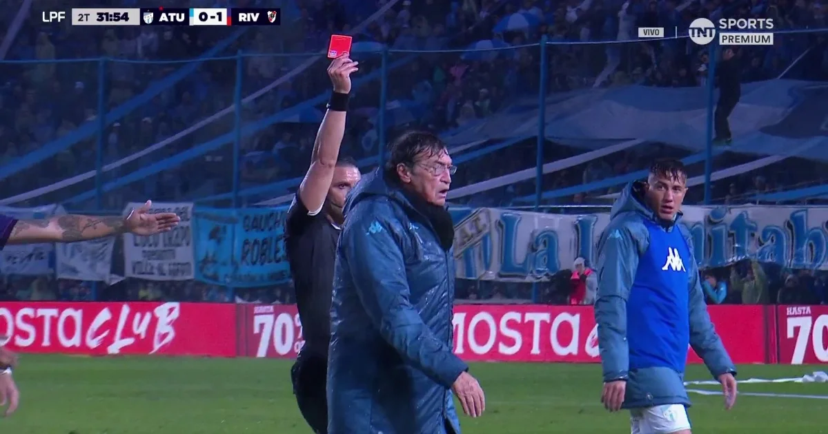 Julio César Falcioni explotó con el arbitraje de Gariano: «Cuando me cagan me doy cuenta enseguida»