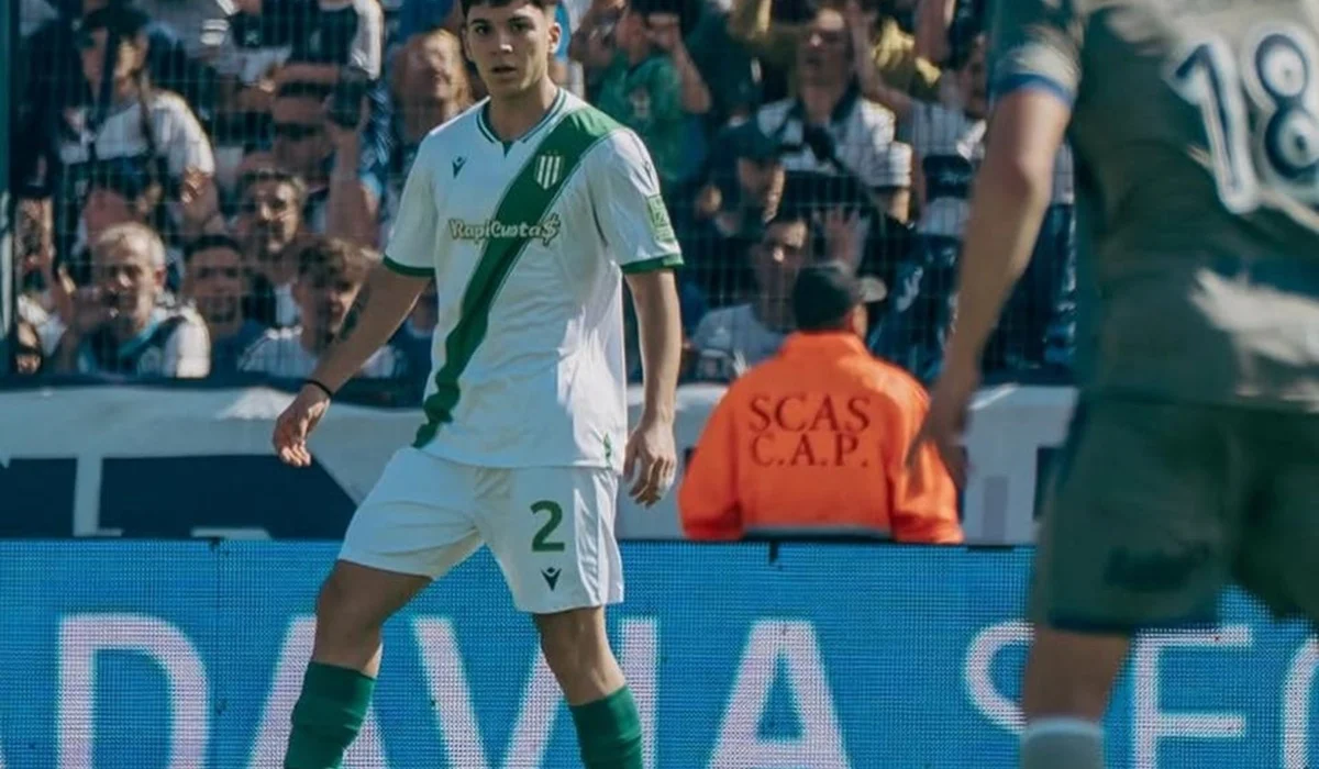 Banfield le empató a Gimnasia La Plata con un golazo agónico de Zalazar