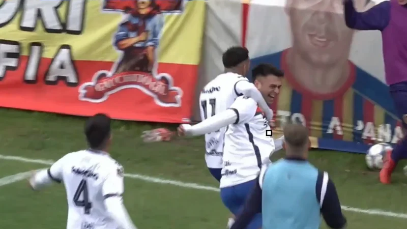 Tremendo gol de media cancha en Colegiales – Nueva Chicago