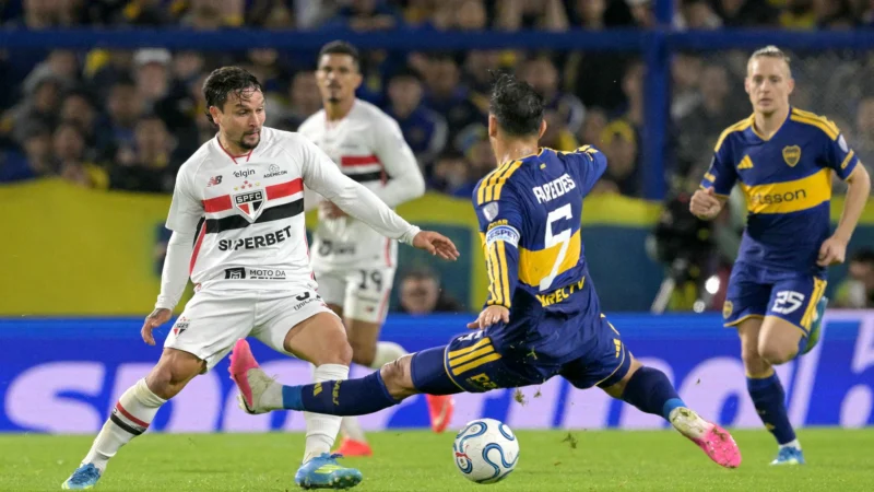 Boca sacó la primera ventaja ante San Pablo en un parejo duelo en La Bombonera
