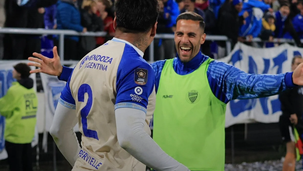 Godoy Cruz ganó un partido clave a Colón y sigue expectante en el podio