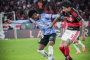 Flamengo sufrió en un trámite adverso con Independiente del Valle pero está en semifinales de la Copa Libertadores