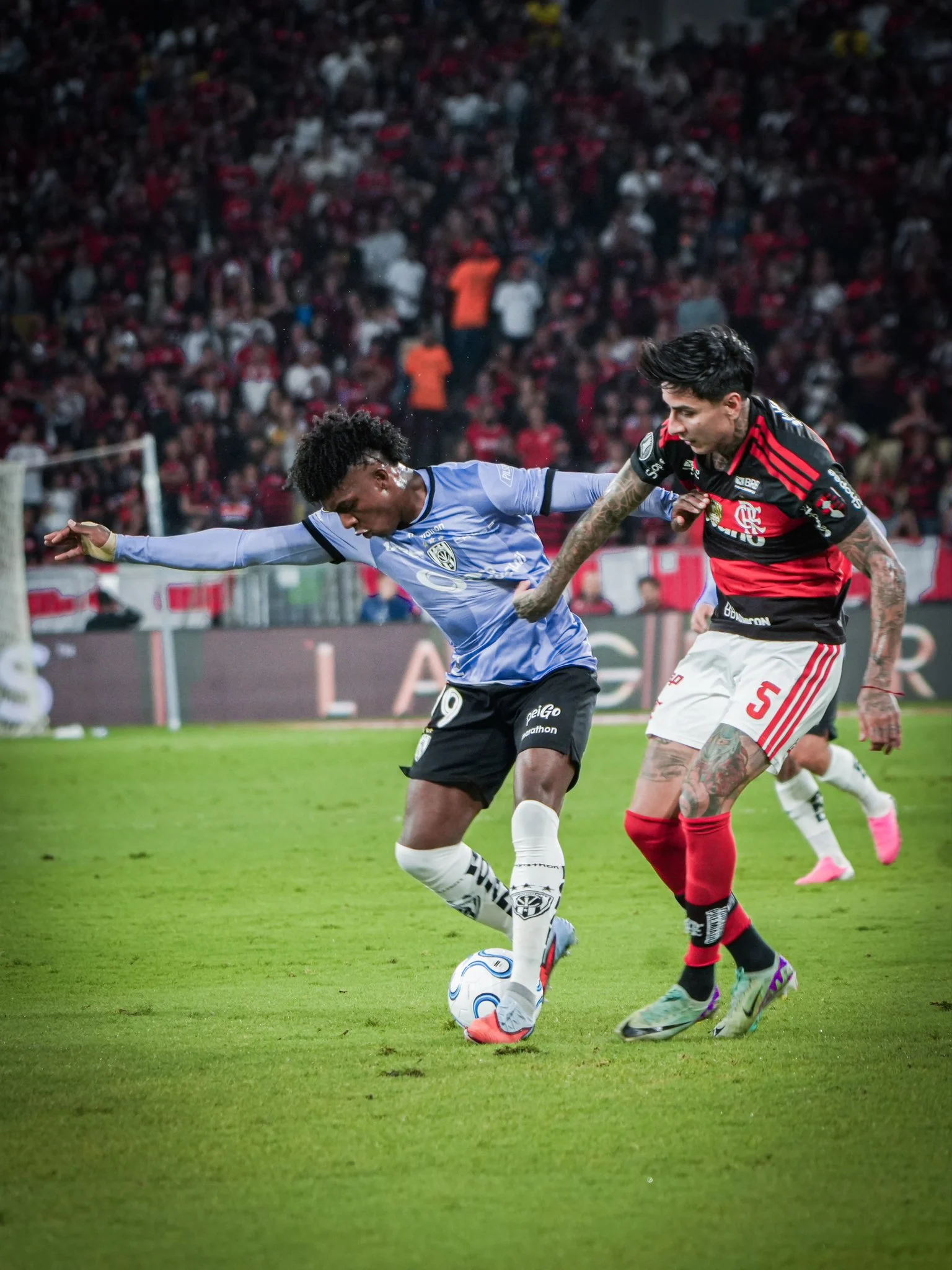 Flamengo sufrió en un trámite adverso con Independiente del Valle pero está en semifinales de la Copa Libertadores
