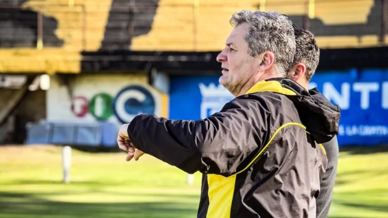 Claudio Biaggio dejó Mitre tras la derrota ante Acassuso y cerca del descenso