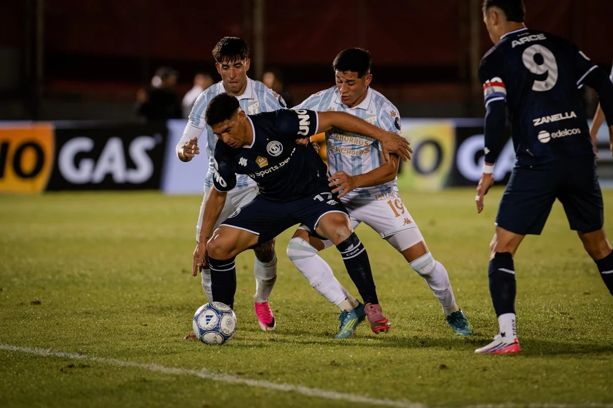 Atlético Tucumán eliminó al campeón y se metió en semifinales de Copa Argentina