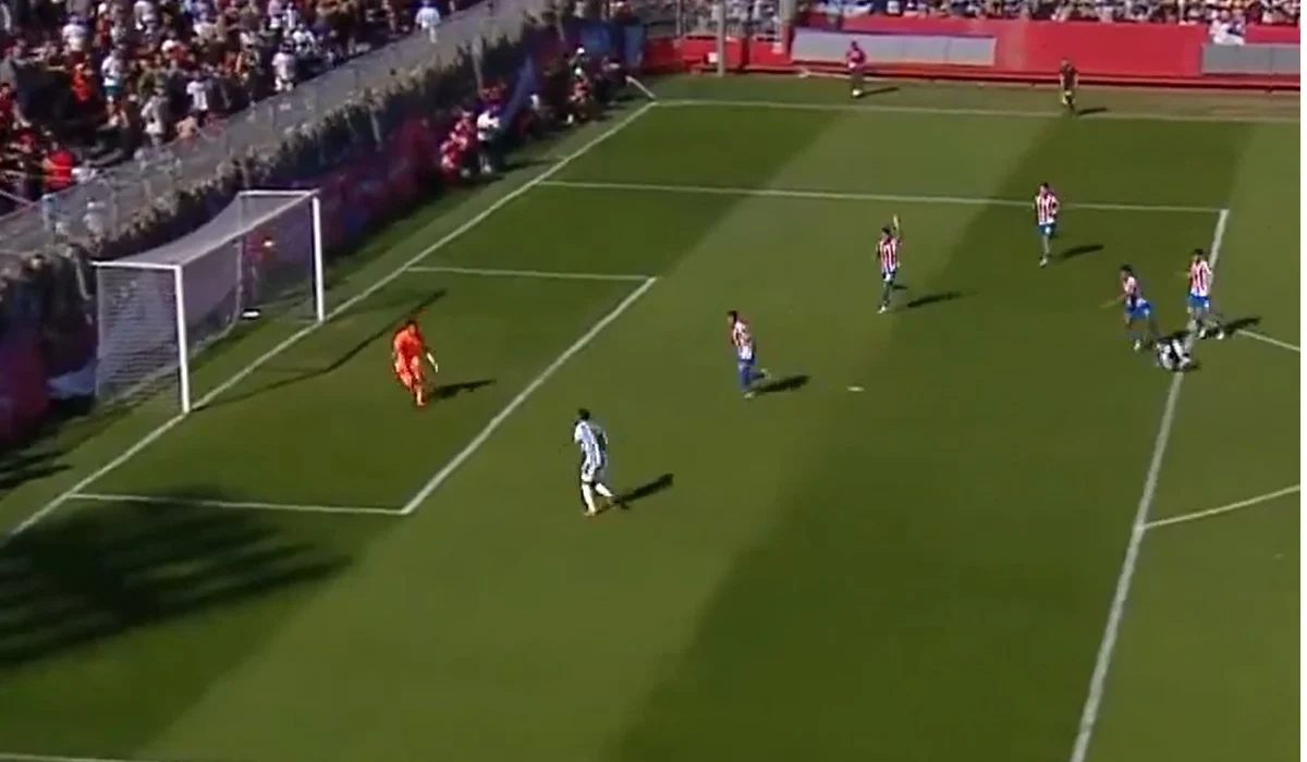 Jainikoski se perdió un gol increíble para Argentina ante Paraguay