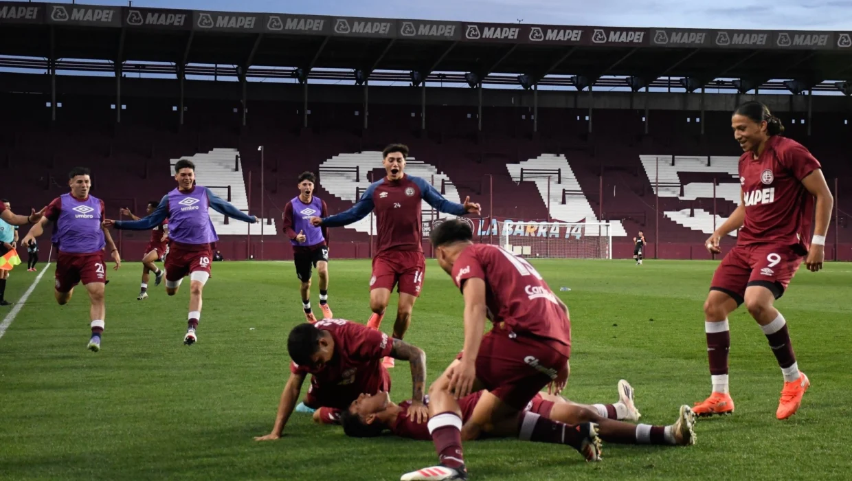 Lanús remontó en el final y se quedó con el clásico de reserva ante Banfield