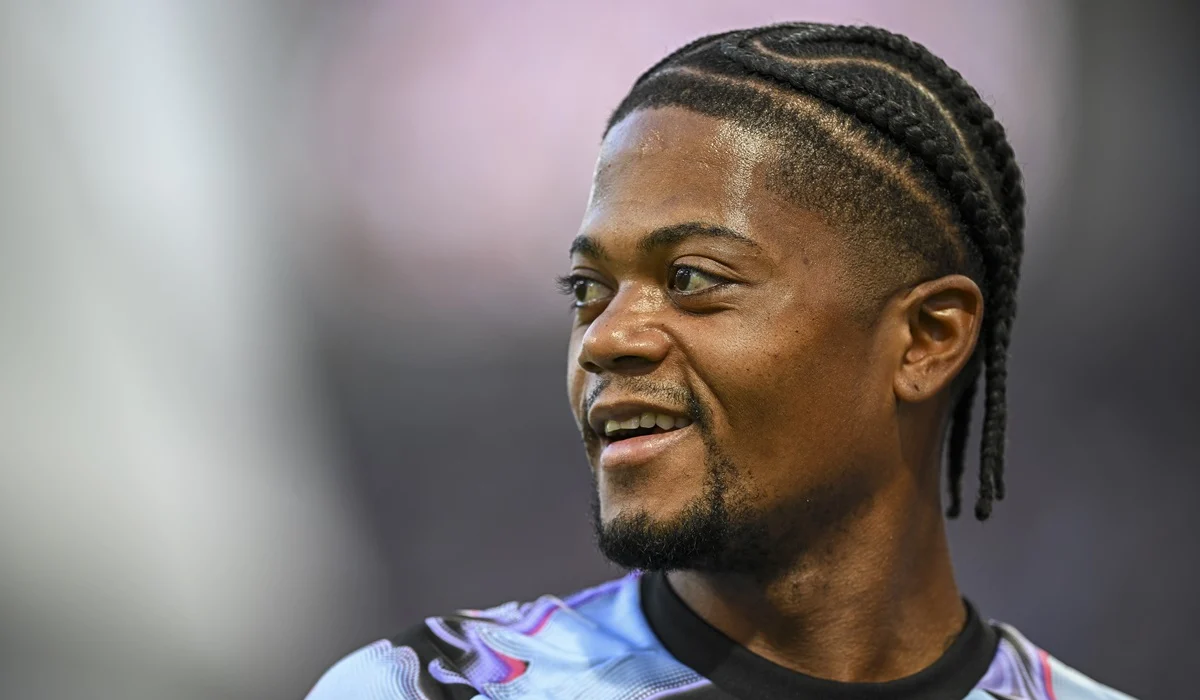 Leon Bailey dejó Aston Villa para jugar en Olympiacos