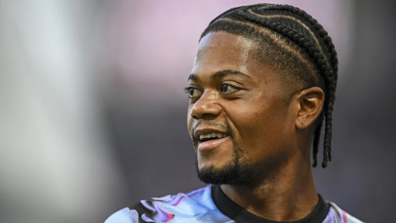Leon Bailey dejó Aston Villa para jugar en Olympiacos