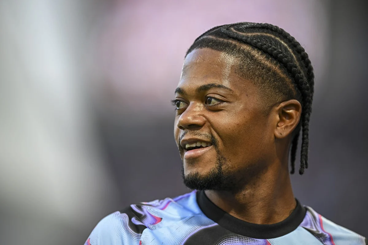 Leon Bailey dejó Aston Villa para jugar en Olympiacos