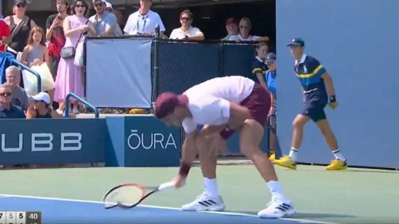 La frustración de Francisco Cerúndolo en el US Open 2026: destrozó su raqueta tras perder un set