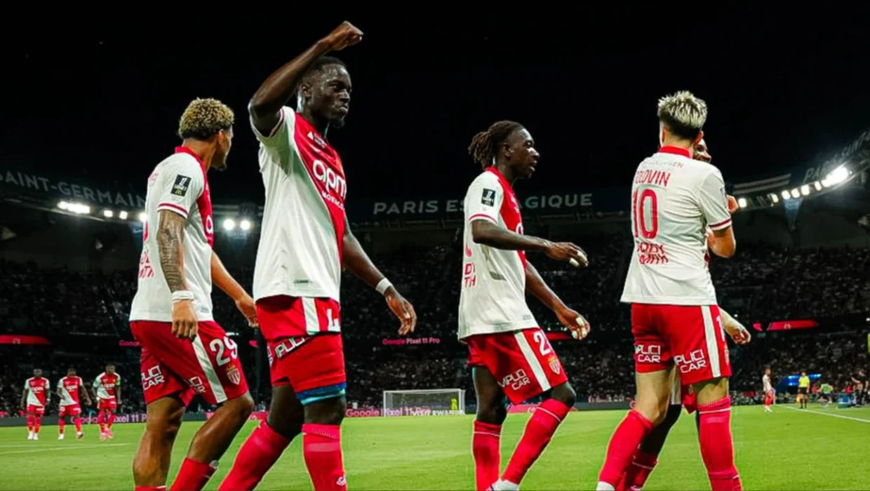 Monaco lidera la Ligue 1 con remontada ante el PSG, que sigue sin ganar en el torneo