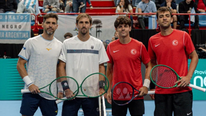 Turquía se quedó con el dobles y Argentina deberá seguir buscando el punto ganador en Copa Davis