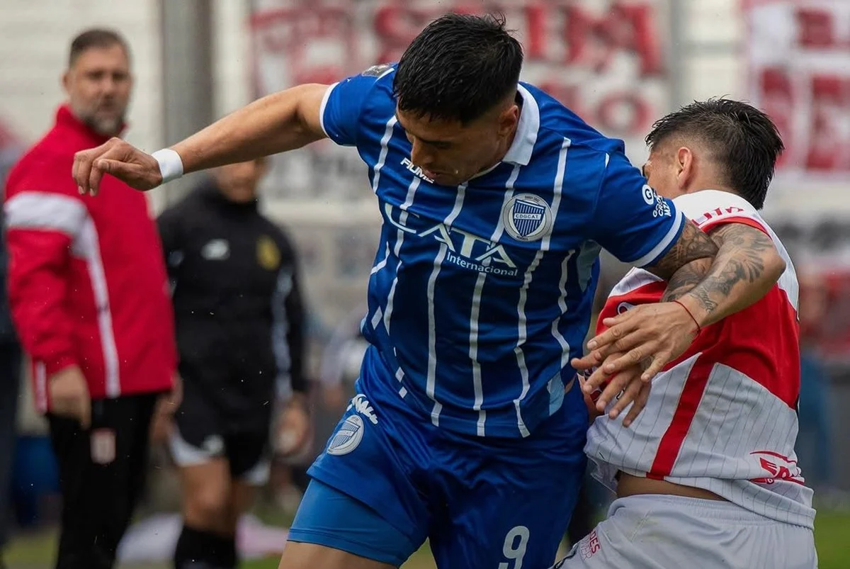 Godoy Cruz dio el golpe en Morón y dejó a Ferro como único líder