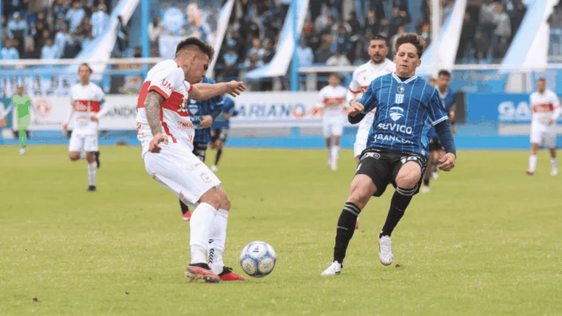 Deportivo Morón venció a Racing de Córdoba y lidera junto a Ferro