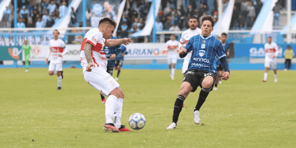 Deportivo Morón venció a Racing de Córdoba y lidera junto a Ferro