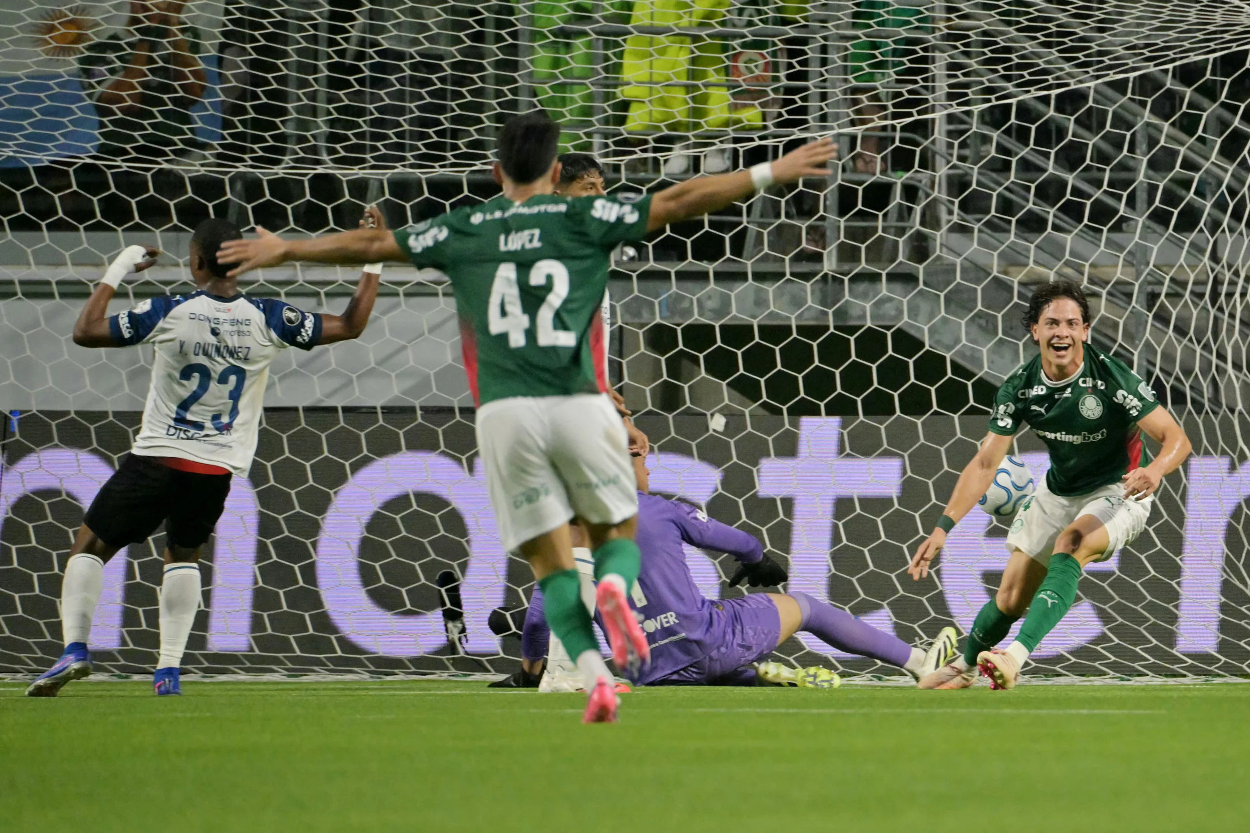 Con gol de Giay, Palmeiras se quedó con el duelo de ida ante Liga de Quito