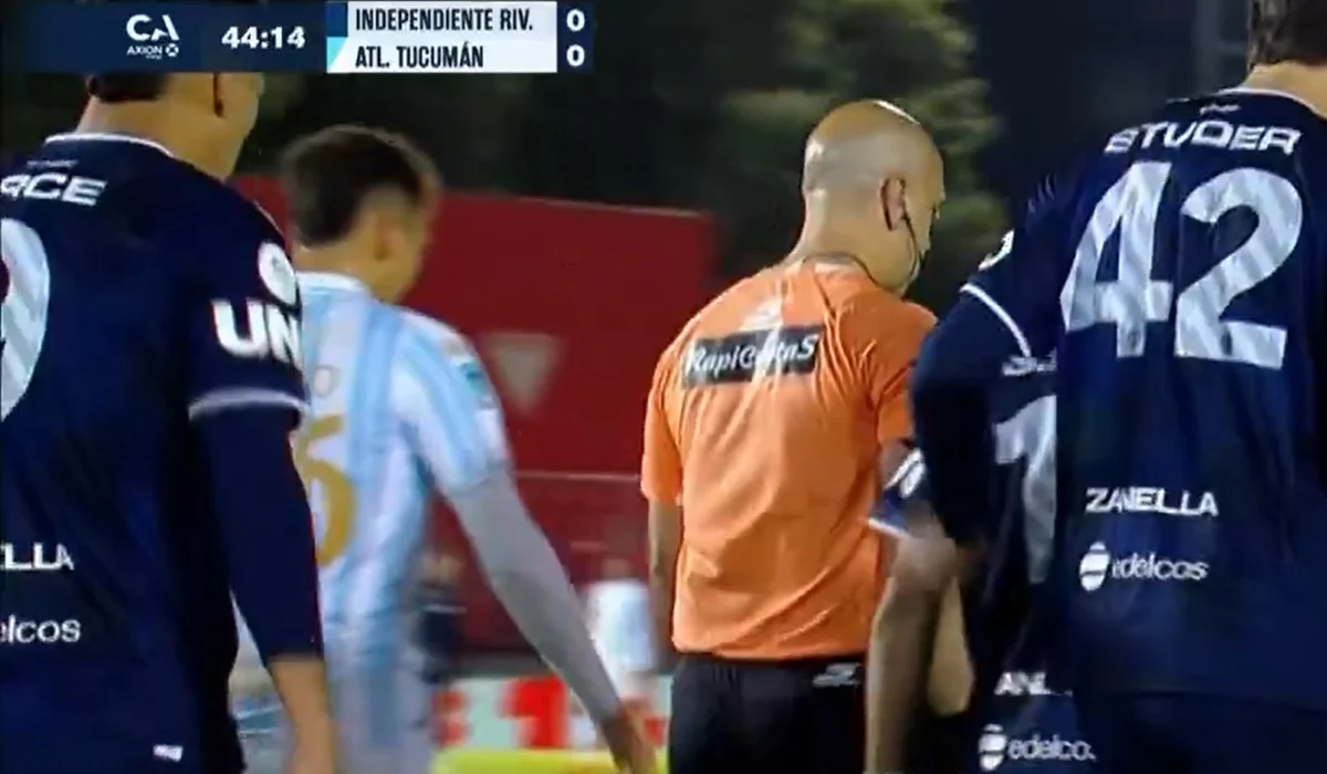 Súper polémico penal para Independiente Rivadavia ante Atlético Tucumán