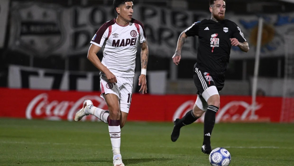 Lanús goleó a Deportivo Riestra en Bajo Flores y escala posiciones en la tabla anual