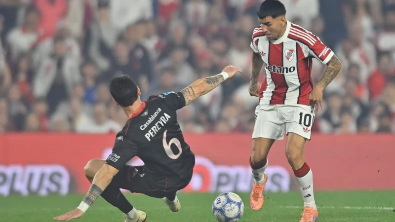 Huracán venció 2-1 a River en el Monumental y se acomoda en la zona B
