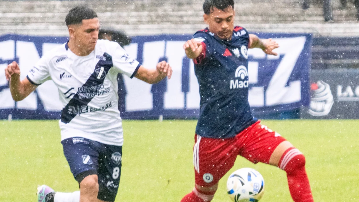 Lamadrid y Leones repartieron emociones bajo un diluvio en Devoto