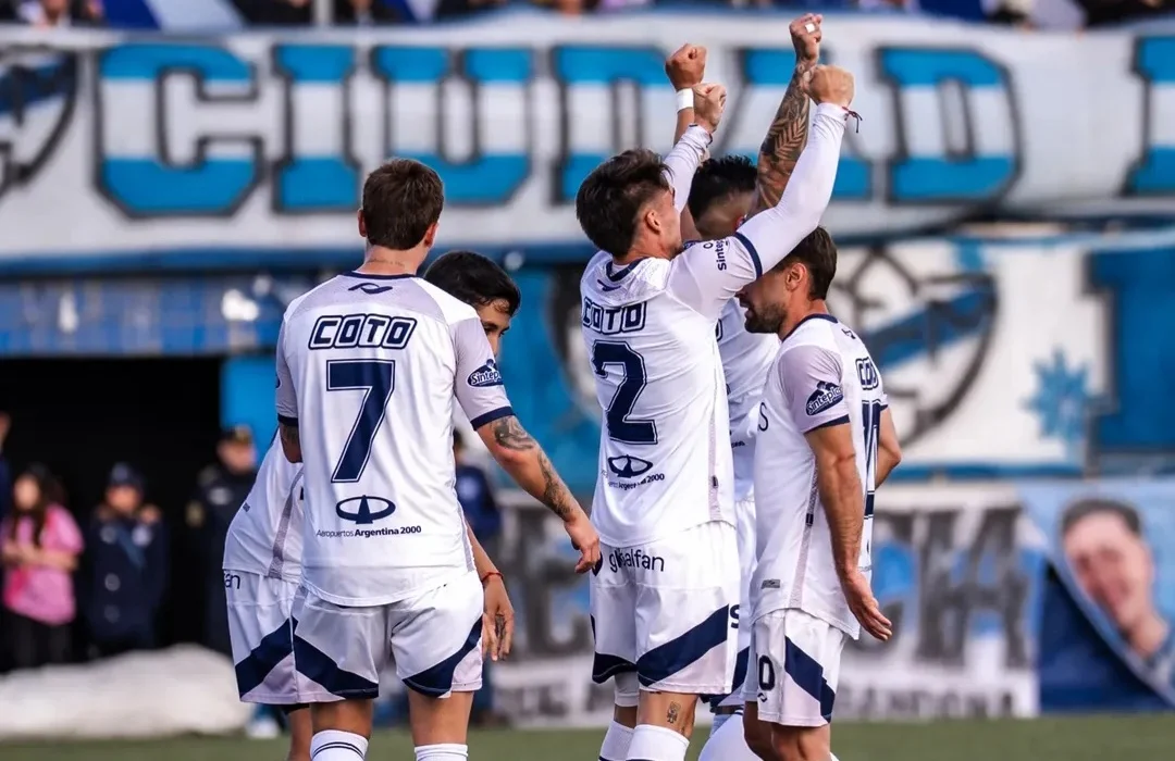 Tristán Suárez sigue soñando con el ascenso: importante triunfo como visitante ante Midland