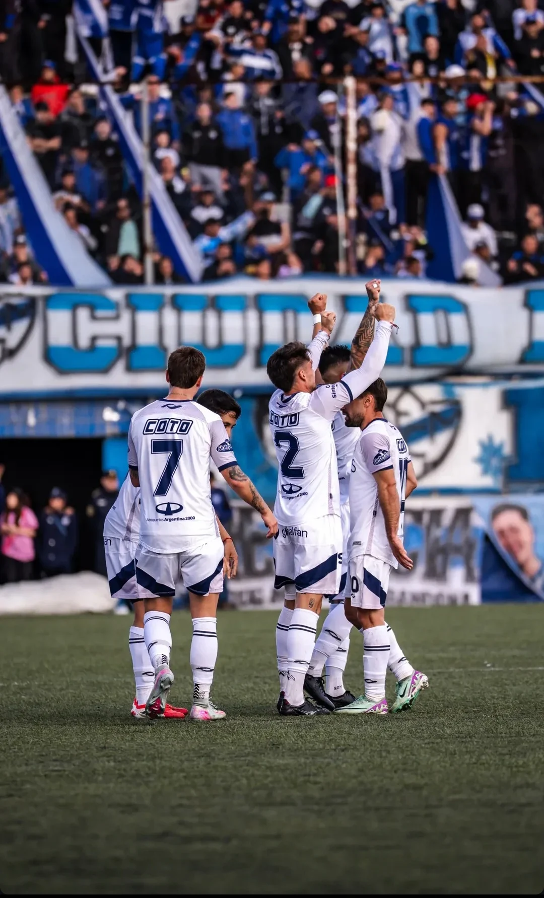 Tristán Suárez sigue soñando con el ascenso: importante triunfo como visitante ante Midland