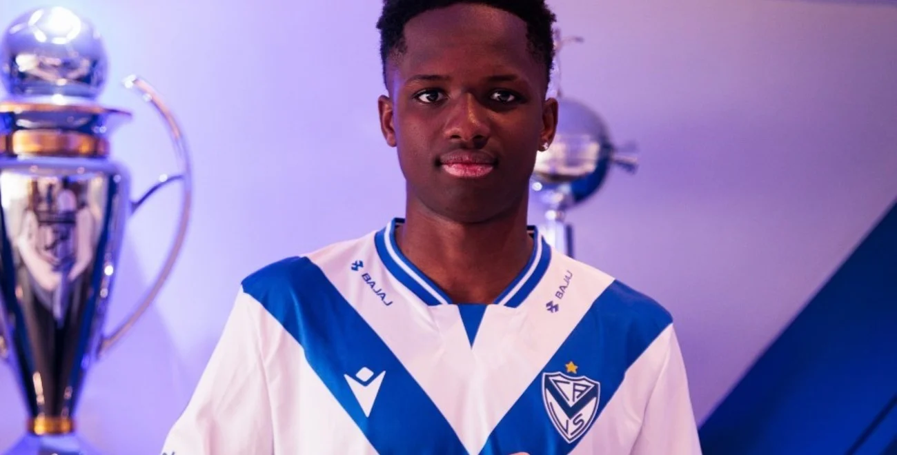 El haitiano Stephen «Kiki» Ramos firmó su primer contrato profesional en Vélez