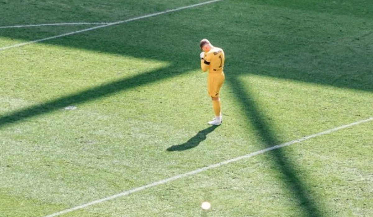 Emotivo homenaje en Países Bajos y lágrimas de Koeman Jr en Telstar