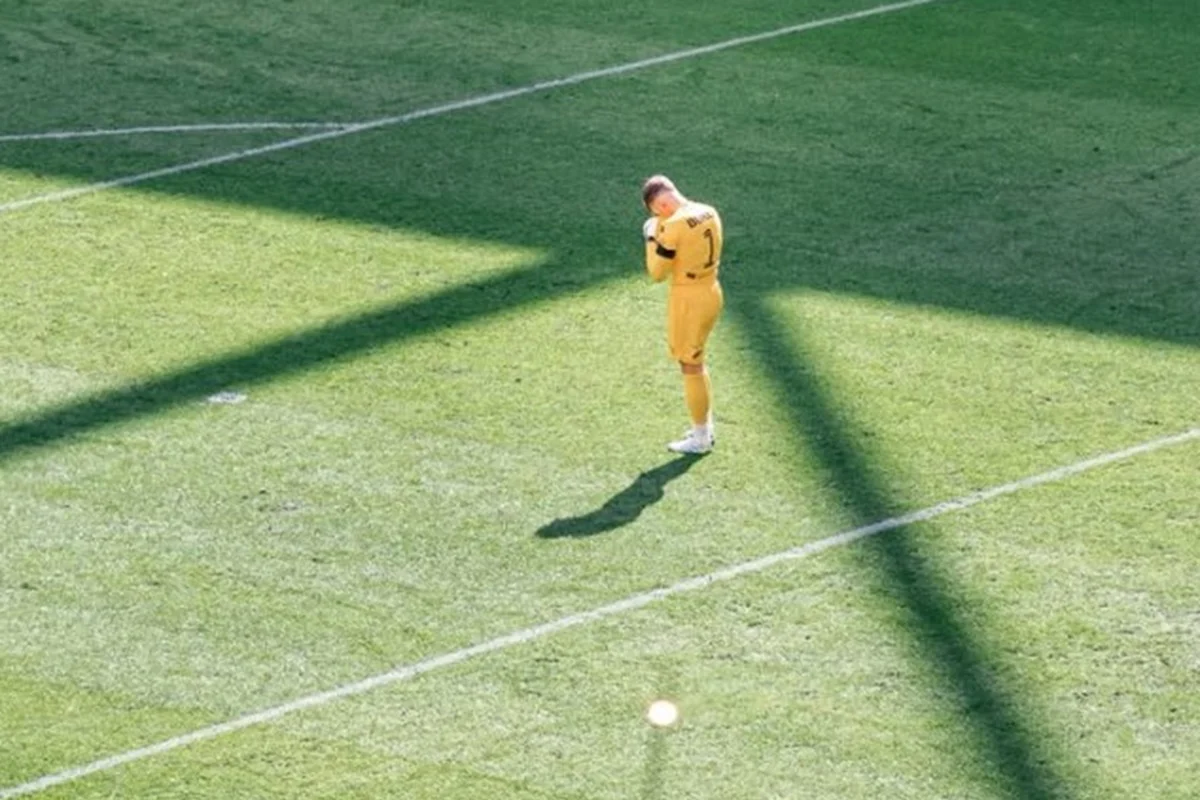 Emotivo homenaje en Países Bajos y lágrimas de Koeman Jr en Telstar