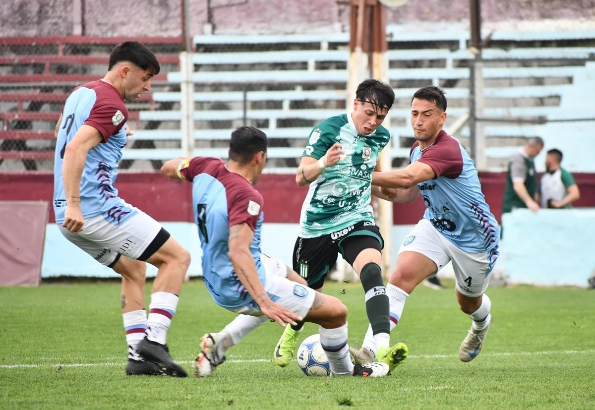 Excursionistas derrotó a UAI Urquiza y sigue firme en lo más alto