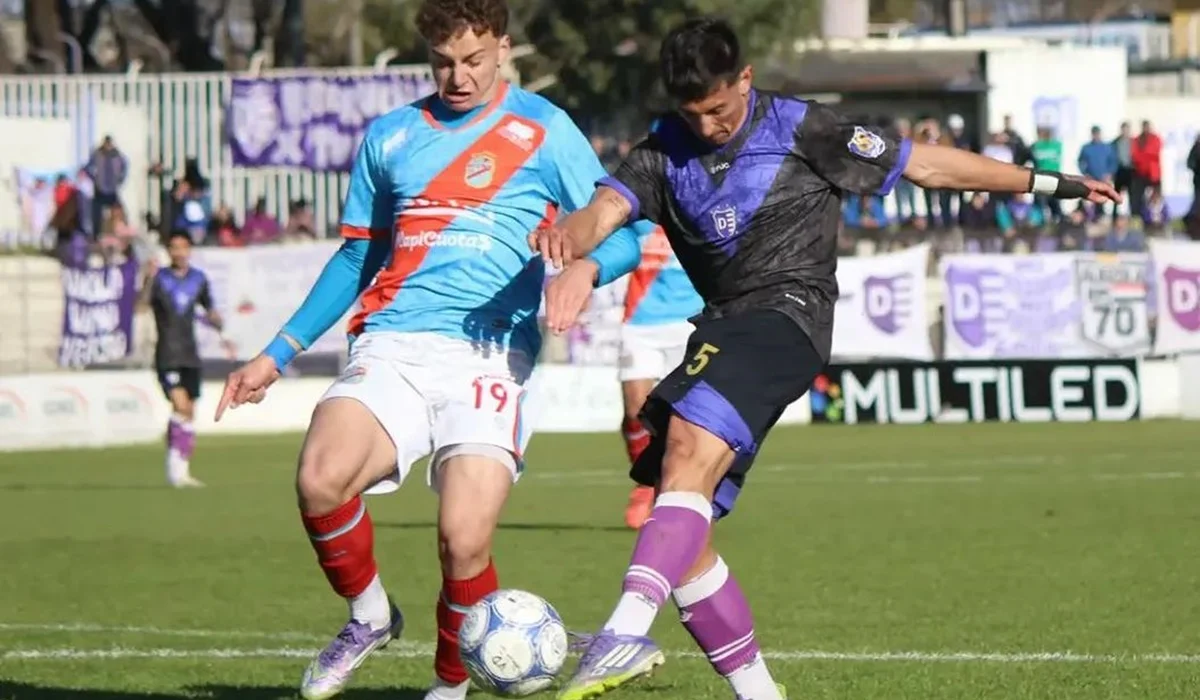 Arsenal le ganó agónicamente a Villa Dálmine y lidera en Primera B