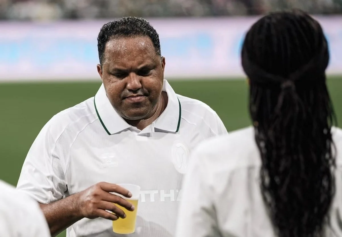 Las estrellas de Werder Bremen y Real Madrid tuvieron una pausa de hidratación con cerveza