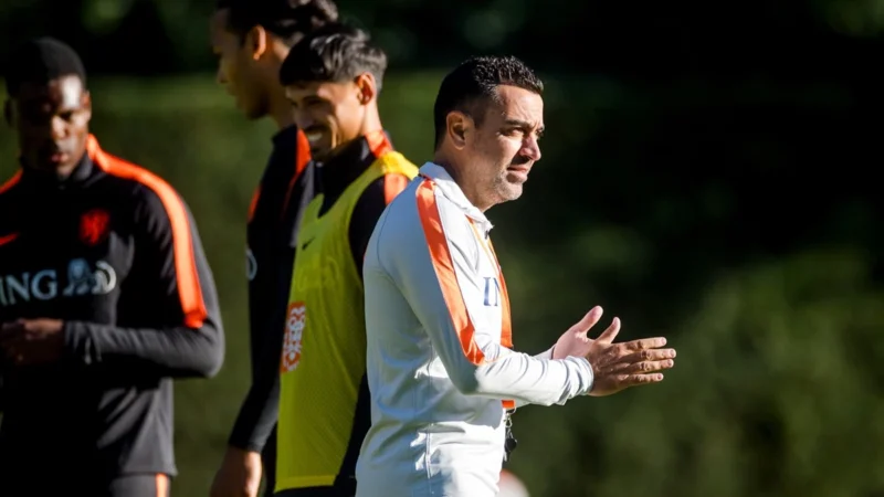 Así es el primer once titular de Xavi en Países Bajos
