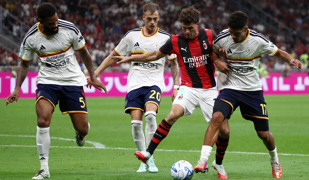Milan goleó a Lecce y quedó a dos de los líderes