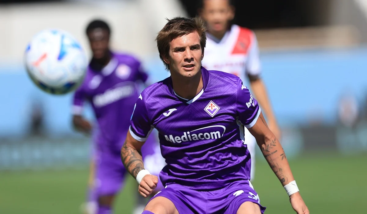 Mastantuono tuvo su primer gol con Fiorentina pero dejó pasar una increíble oportunidad mano a mano