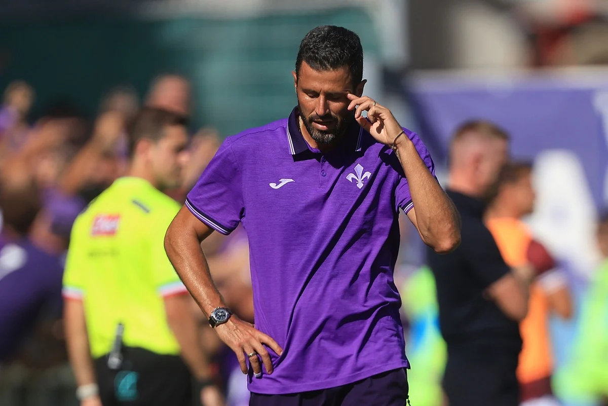 Fabio Grosso dejó de ser el entrenador de Fiorentina este domingo